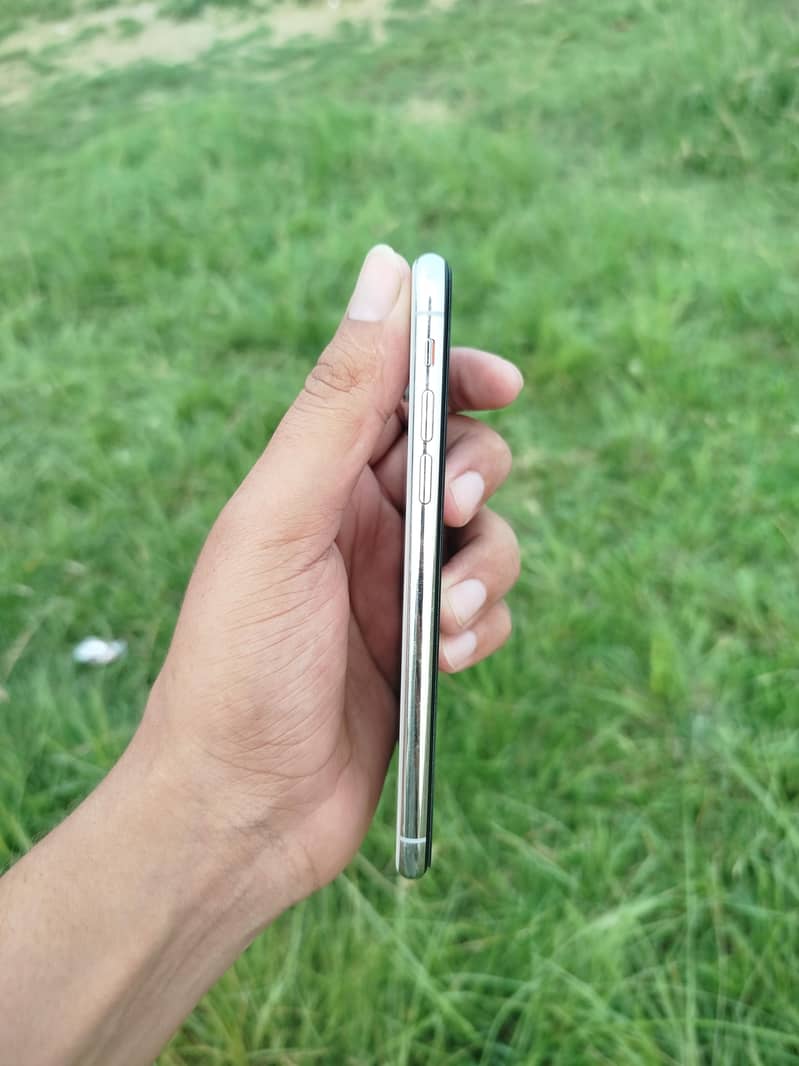 Apple iPhone X 3