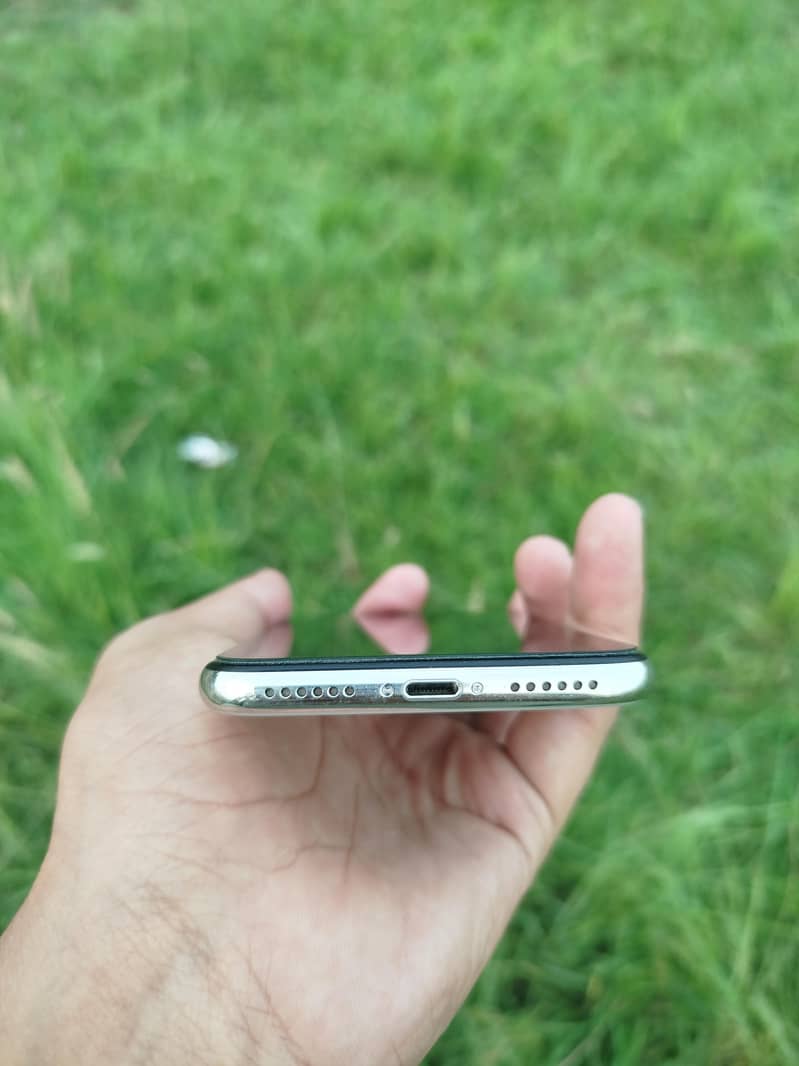 Apple iPhone X 5