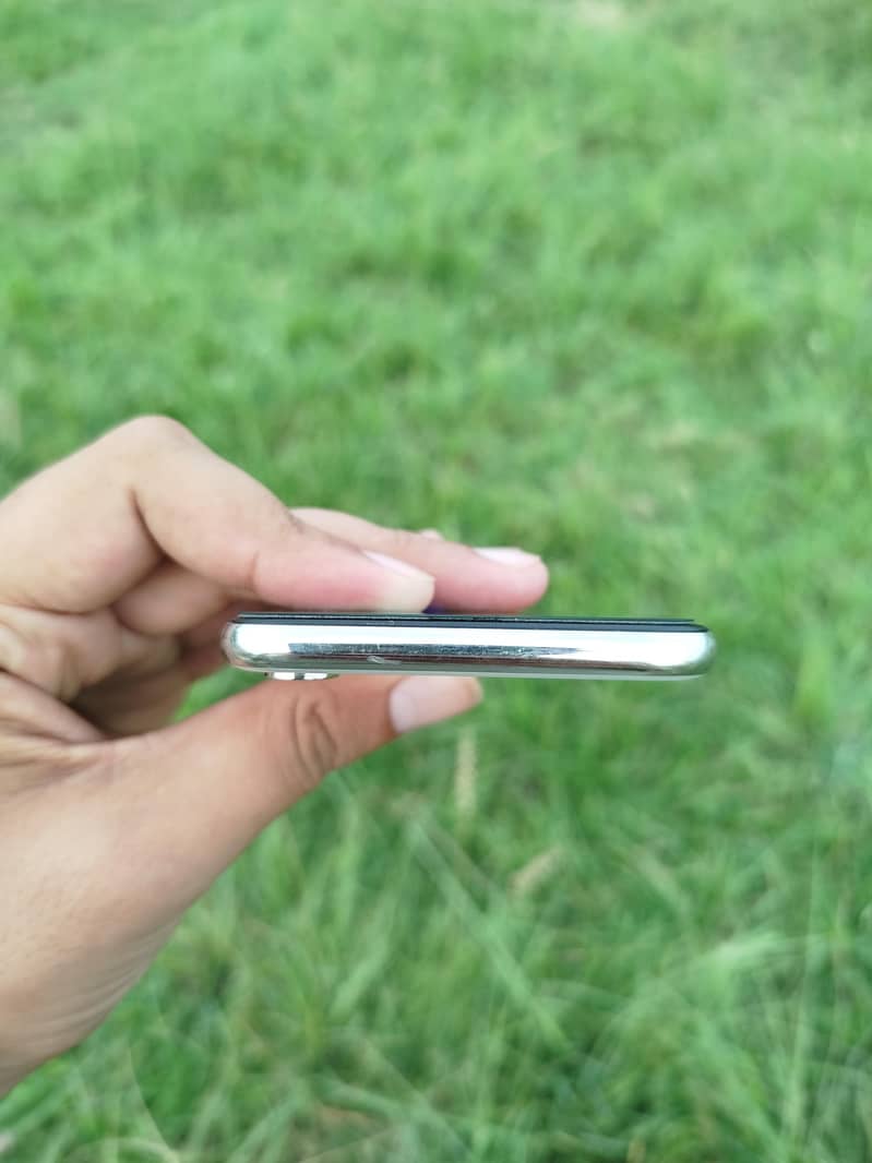 Apple iPhone X 6