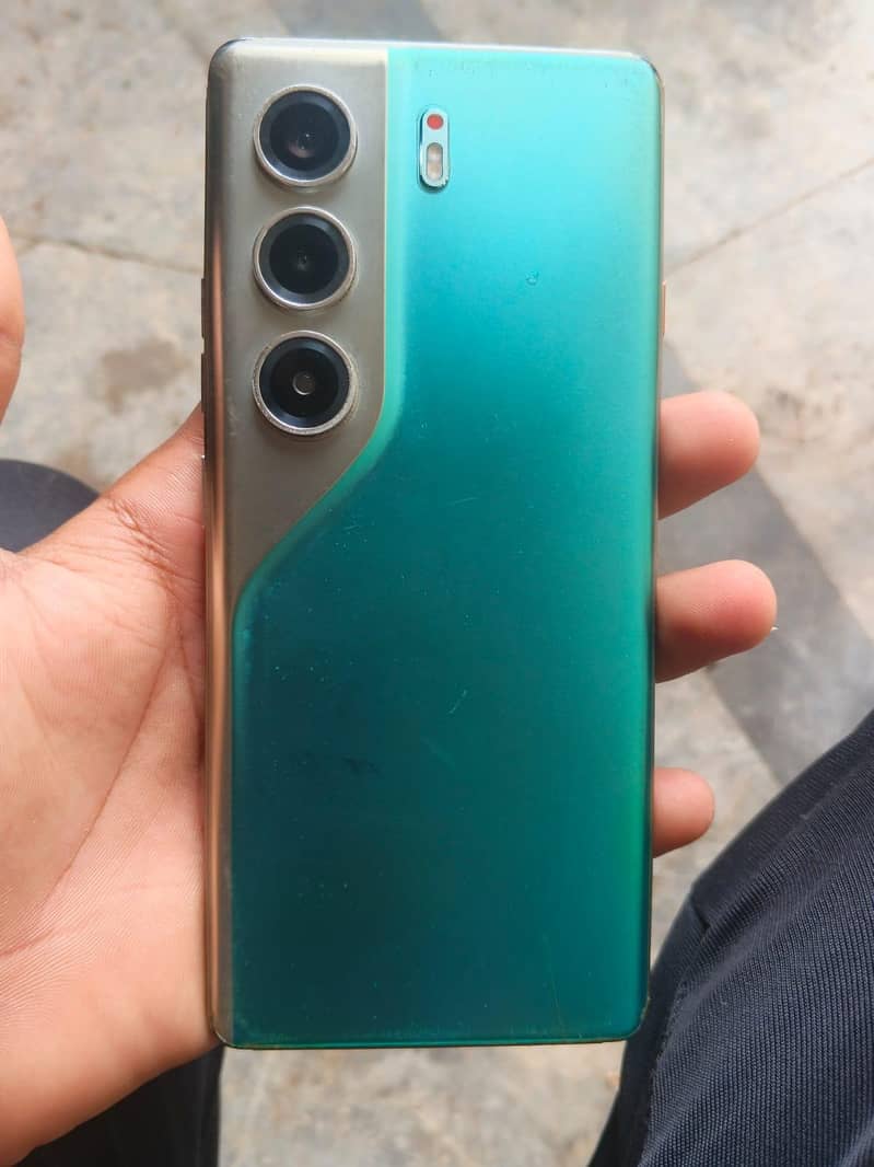 Tecno CAMON 40 Pro 0