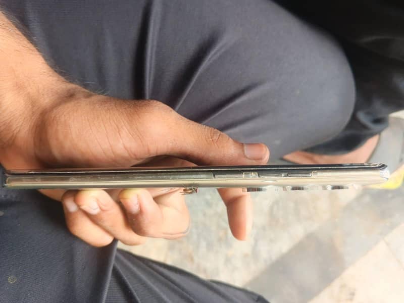 Tecno CAMON 40 Pro 4