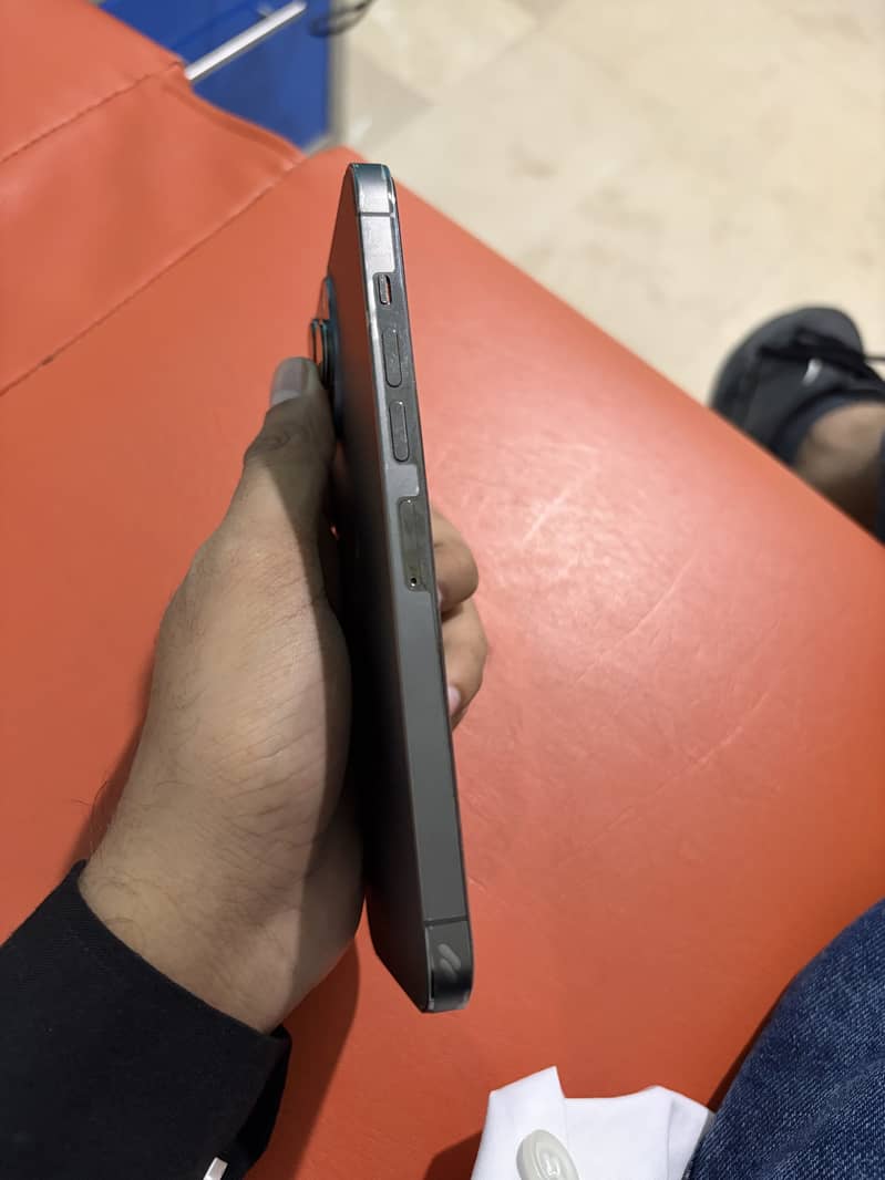 Apple iPhone 13 Pro Max 4