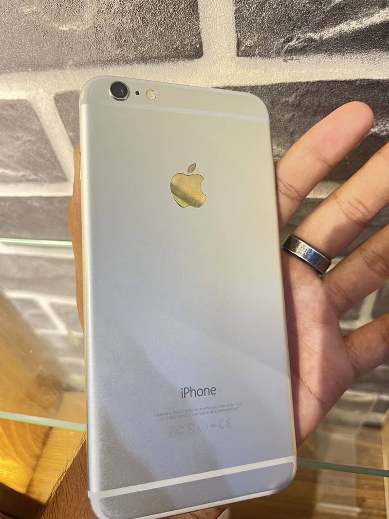 Apple iPhone 6 Plus 1