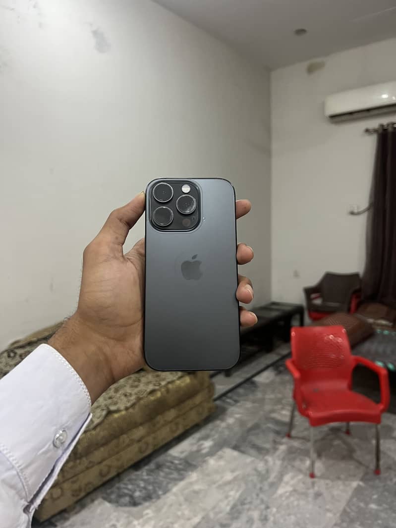 Apple iPhone 16 Pro 2