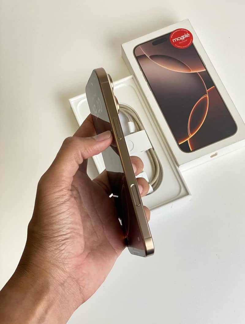 Apple iPhone 16 Pro Max 2