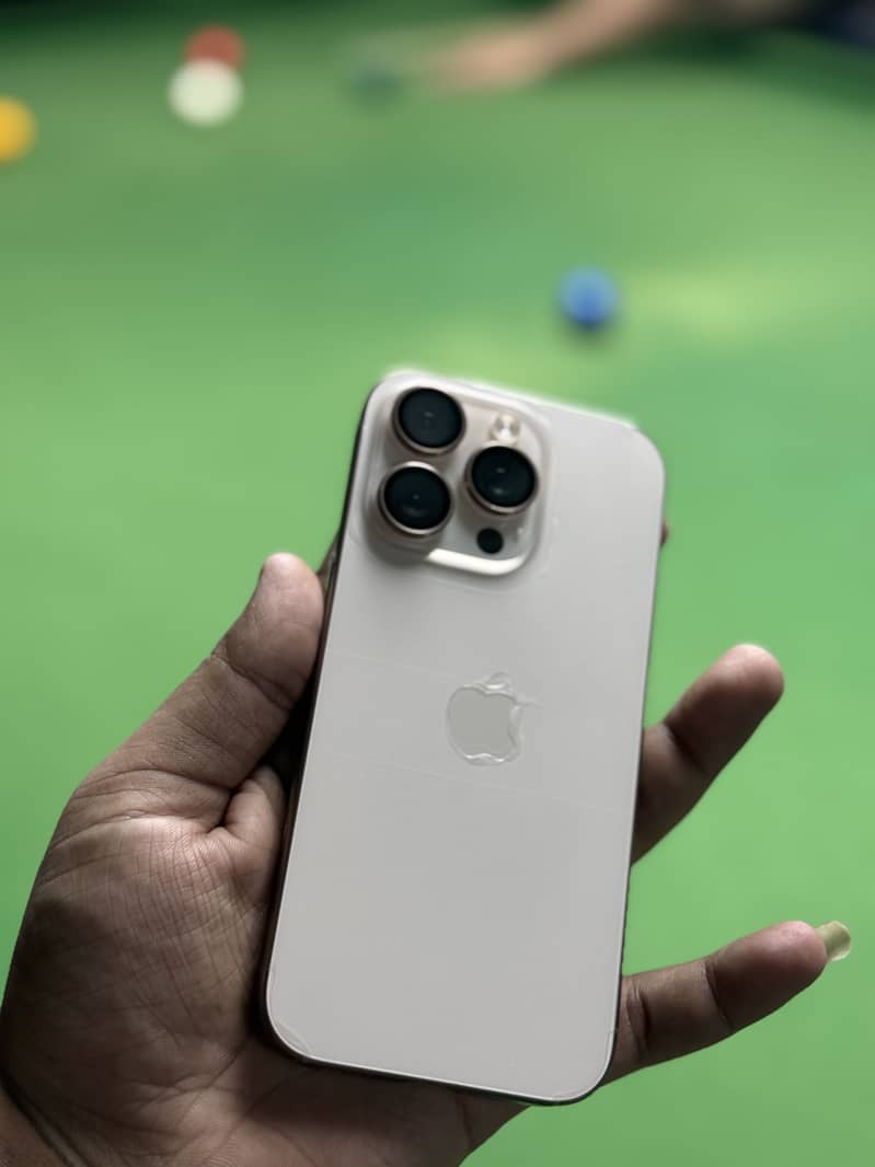 Apple iPhone 16 Pro 3