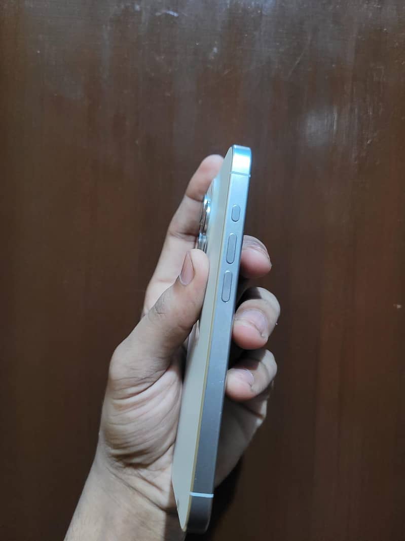 Apple iPhone 15 Pro 2