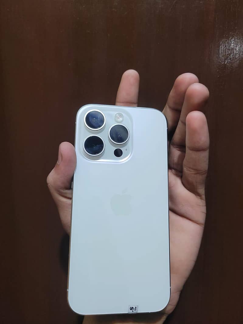 Apple iPhone 15 Pro 4