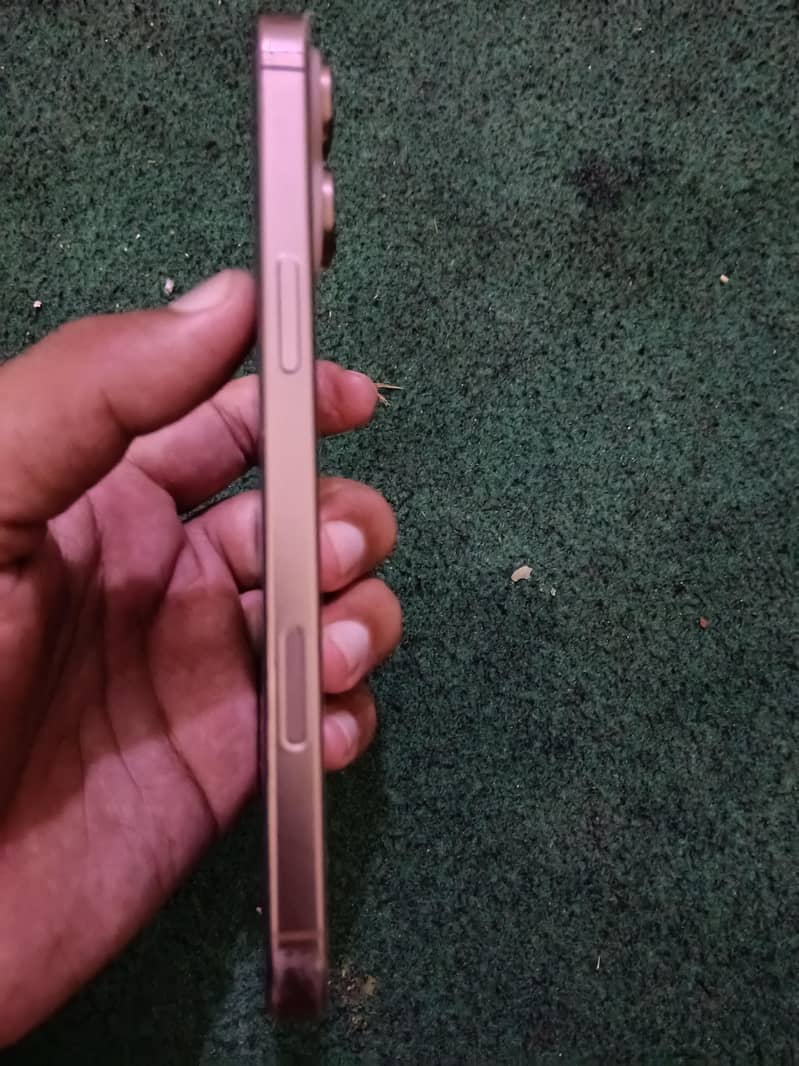 Apple iPhone 16 Pro Max 2