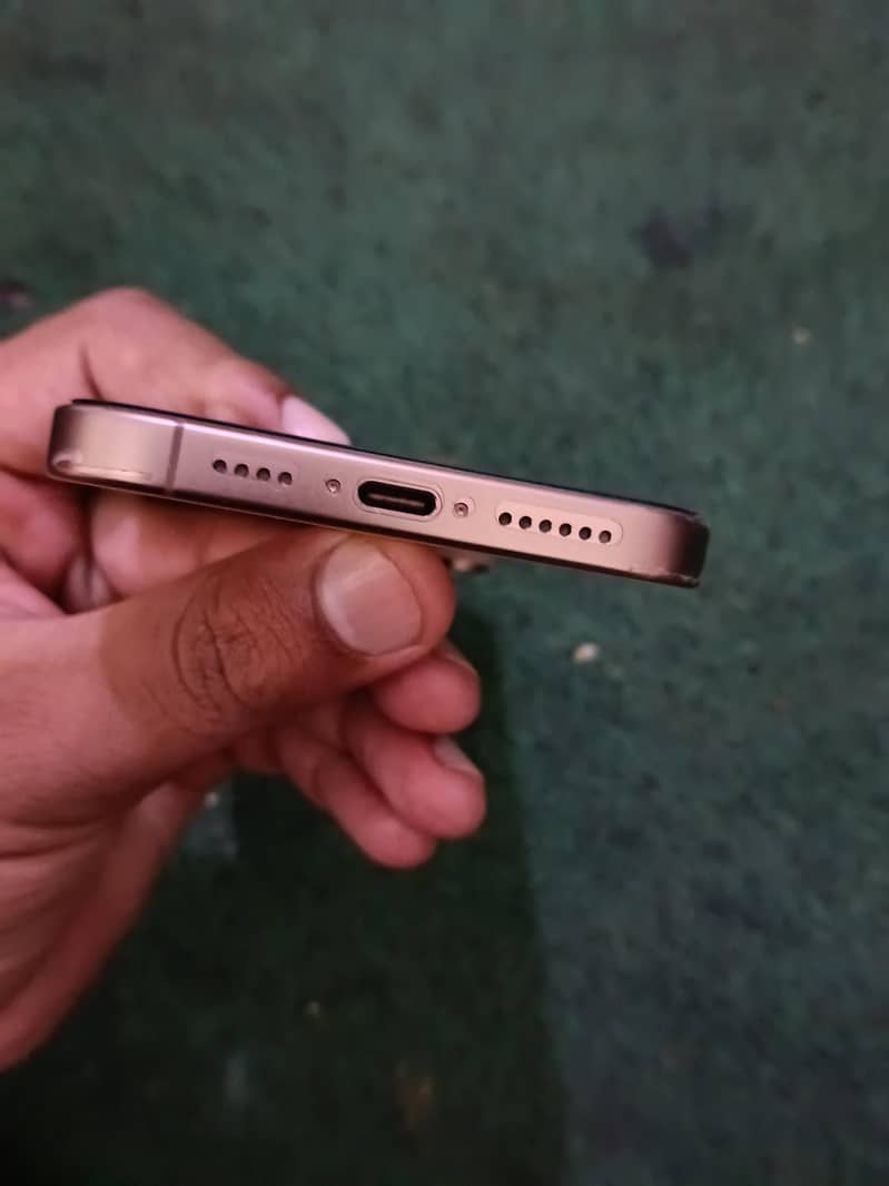 Apple iPhone 16 Pro Max 3