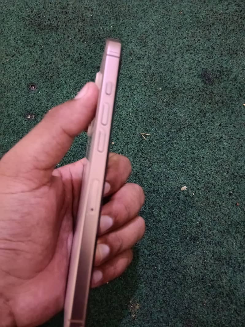 Apple iPhone 16 Pro Max 4