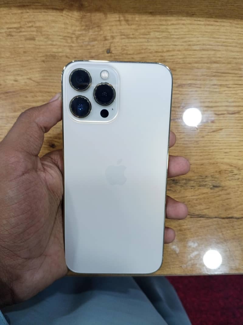 Apple iPhone 13 Pro Max 2