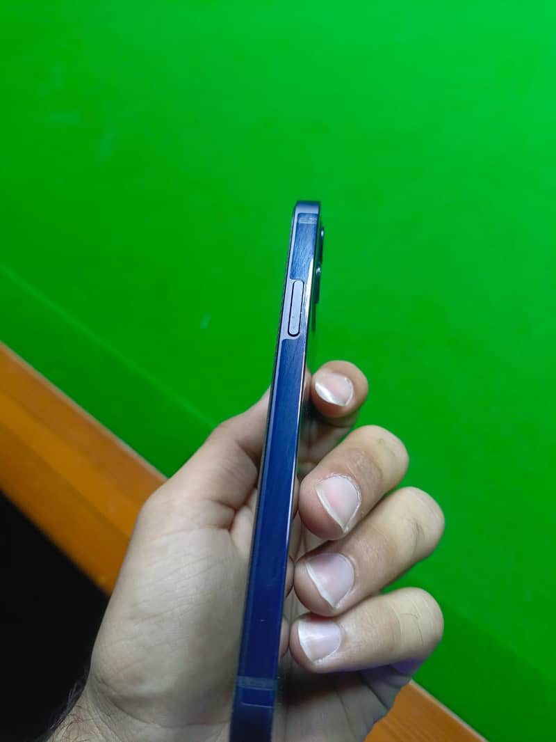 Apple iPhone 12 2