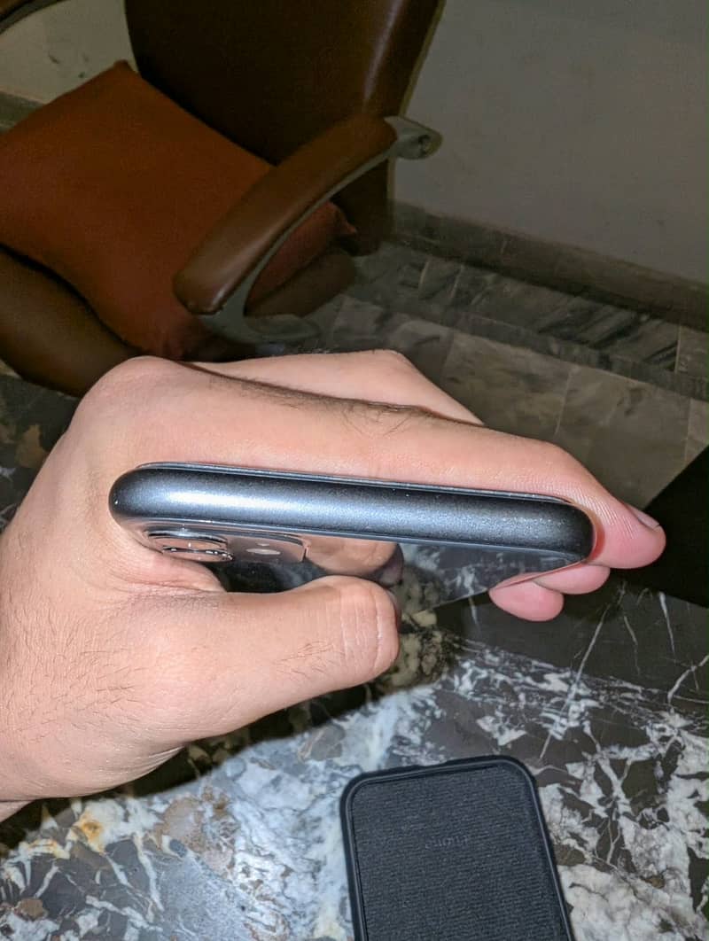 Apple iPhone 11 3