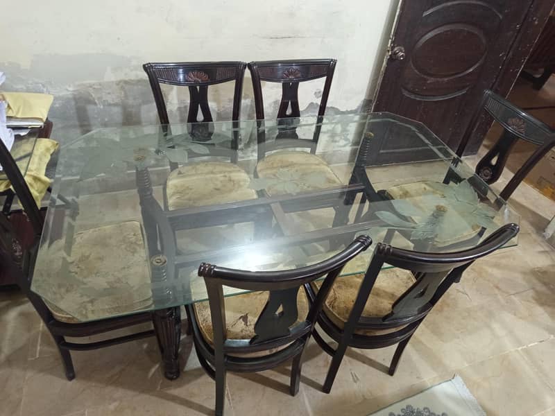 Dining table Excellent condition 1