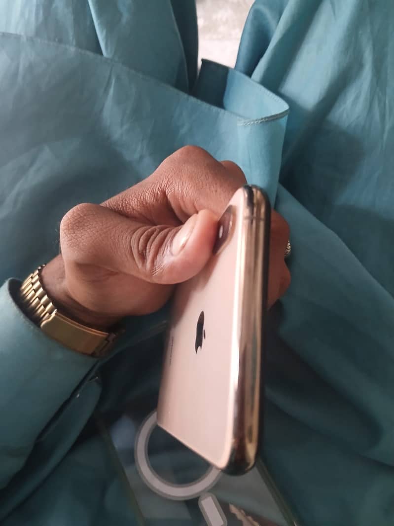 Apple iPhone XS Max 2