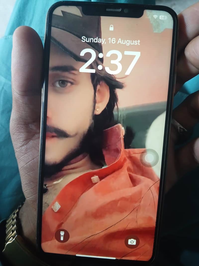 Apple iPhone XS Max 3