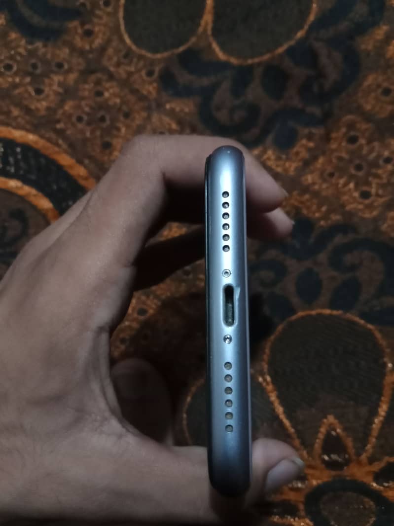 Apple iPhone 11 7