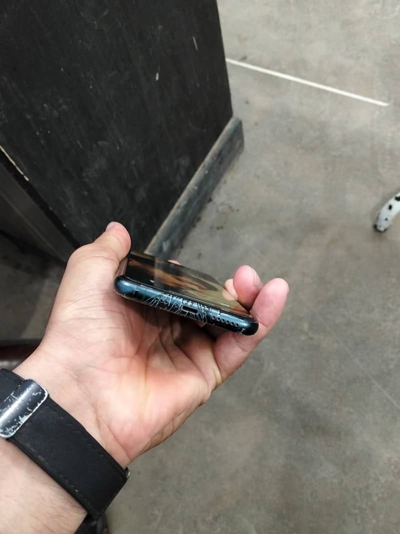 Apple iPhone 11 Pro 2