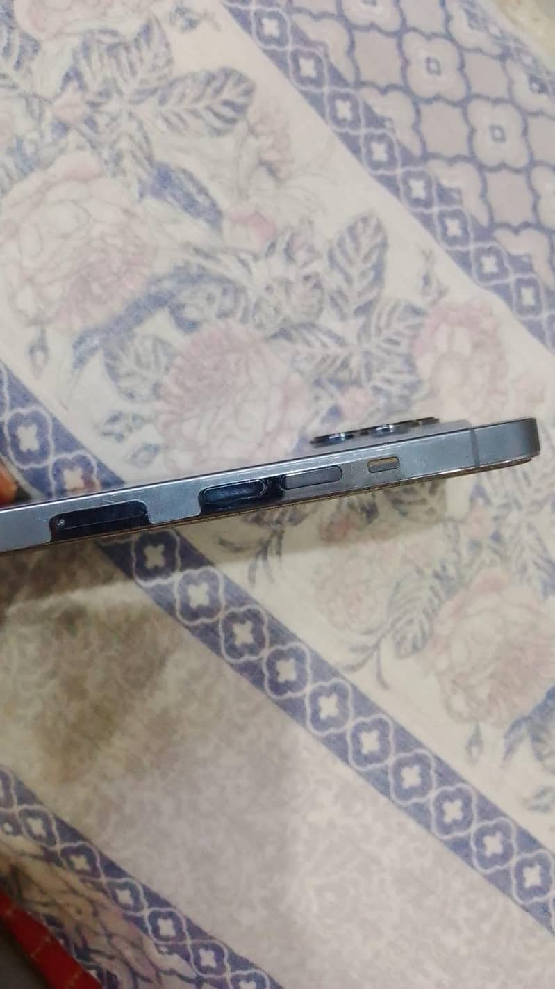 Apple iPhone 13 Pro 4