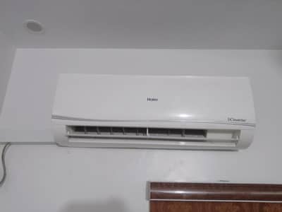 Urgent sale karna hay. Good condition Mai hay Inverter hay 1. ton Ac