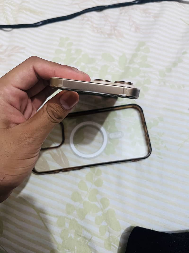 Apple iPhone 16 Pro Max 2