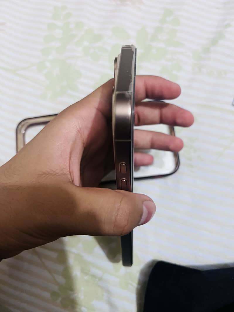 Apple iPhone 16 Pro Max 5