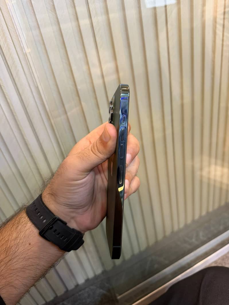 Apple iPhone 13 Pro Max 4