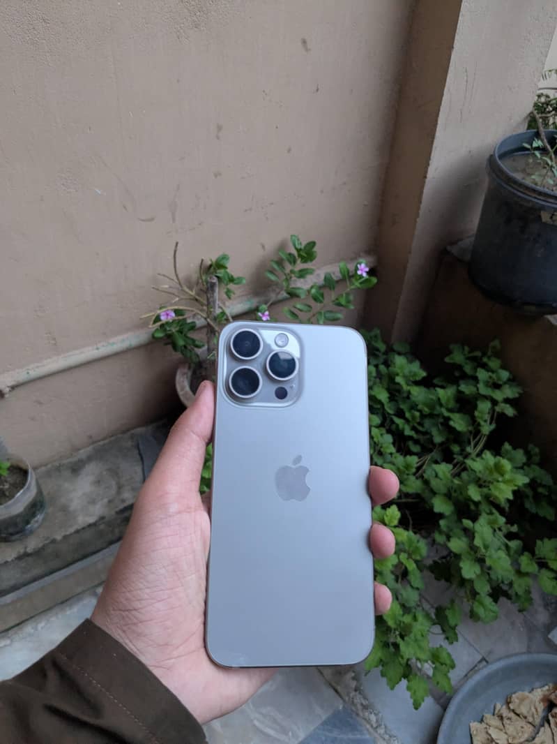 Apple iPhone 15 Pro Max 2