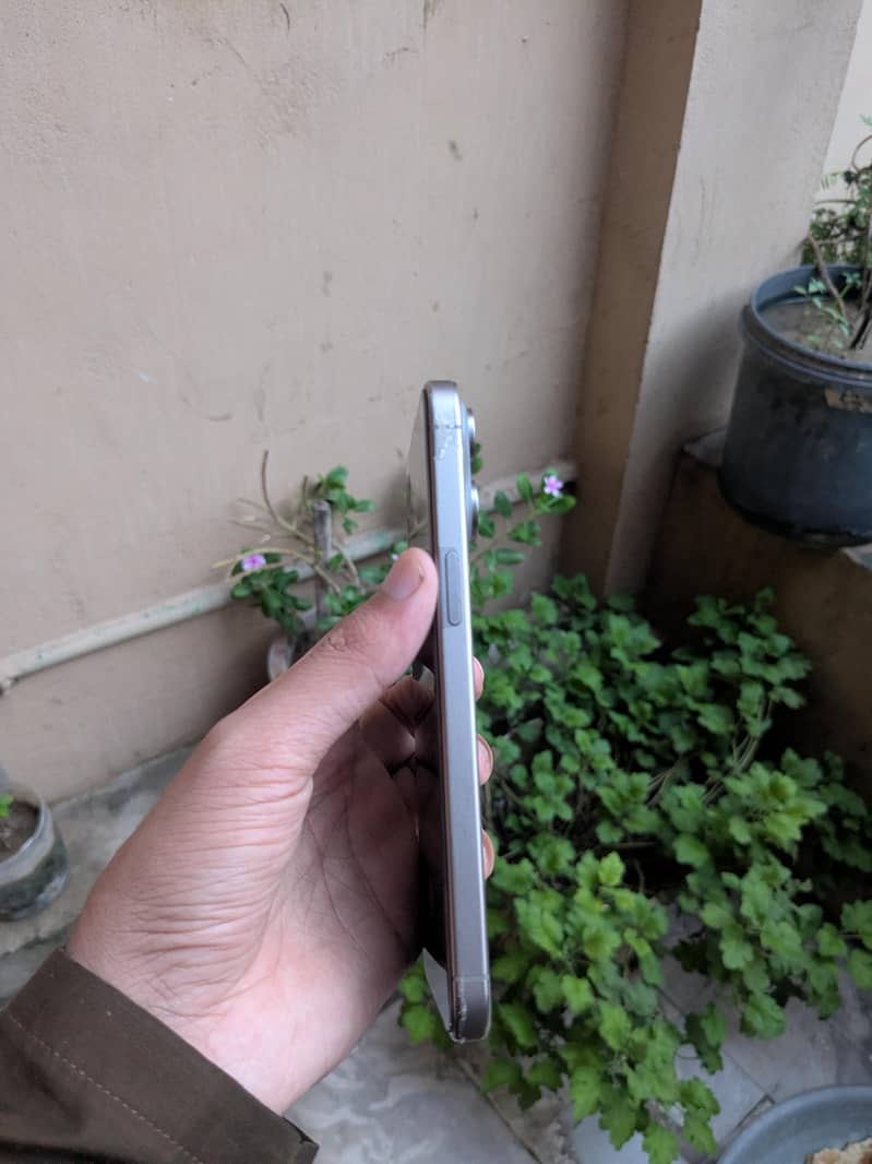 Apple iPhone 15 Pro Max 3