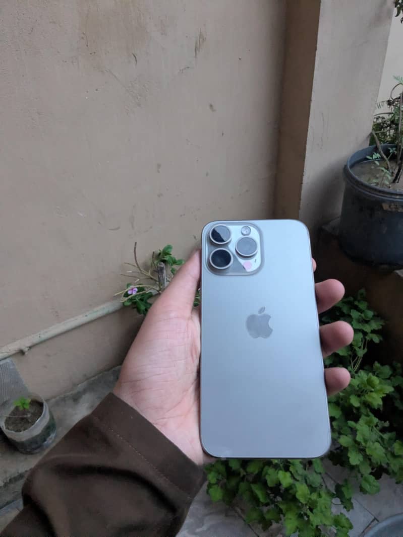 Apple iPhone 15 Pro Max 5