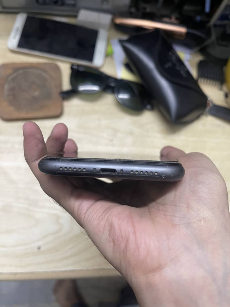 Apple iPhone 11 3