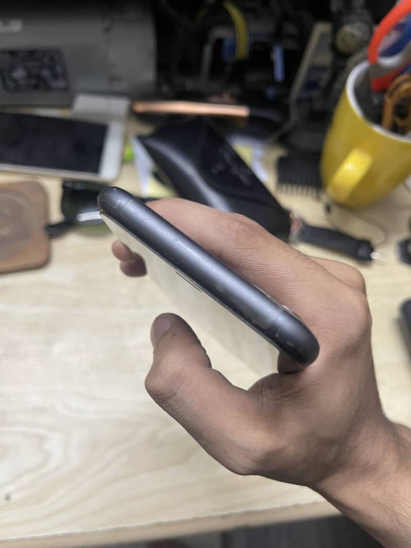Apple iPhone 11 5