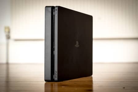 Playstation 4 | PS4 With 2 controller 5+ games