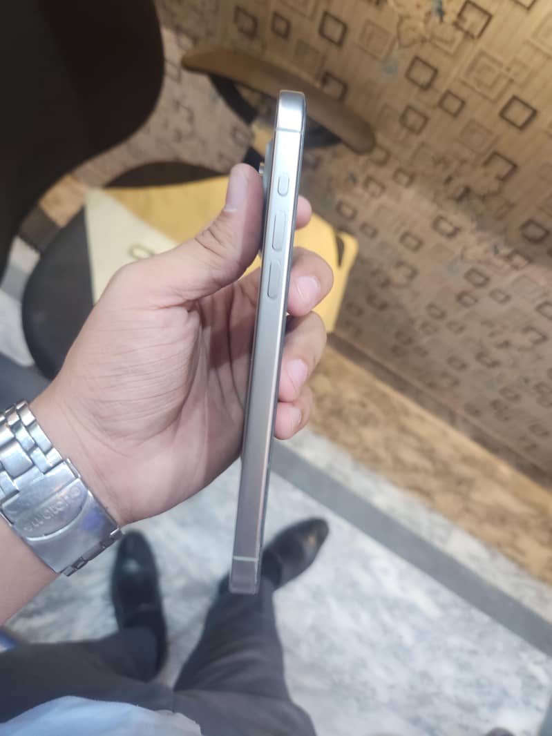 Apple iPhone 15 Pro Max 5