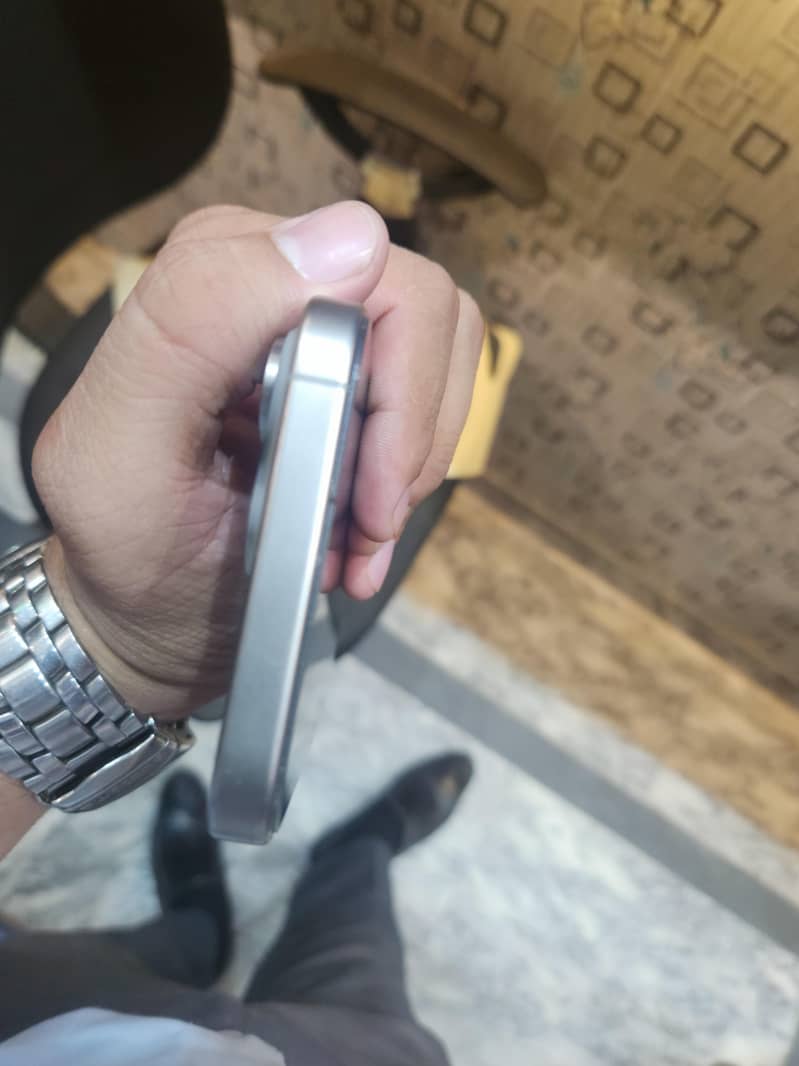 Apple iPhone 15 Pro Max 6