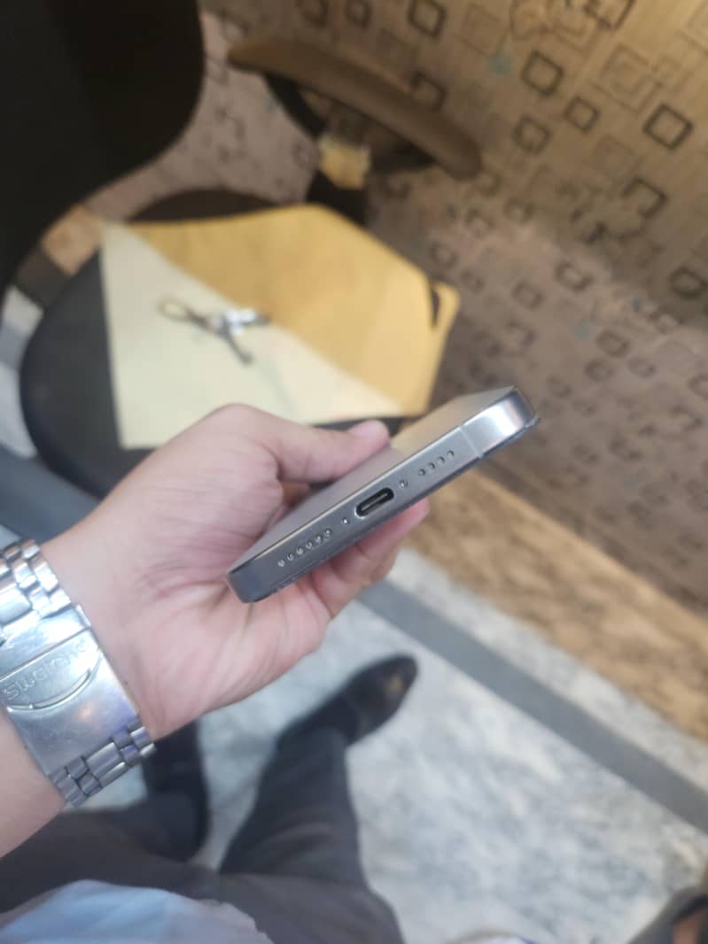 Apple iPhone 15 Pro Max 8