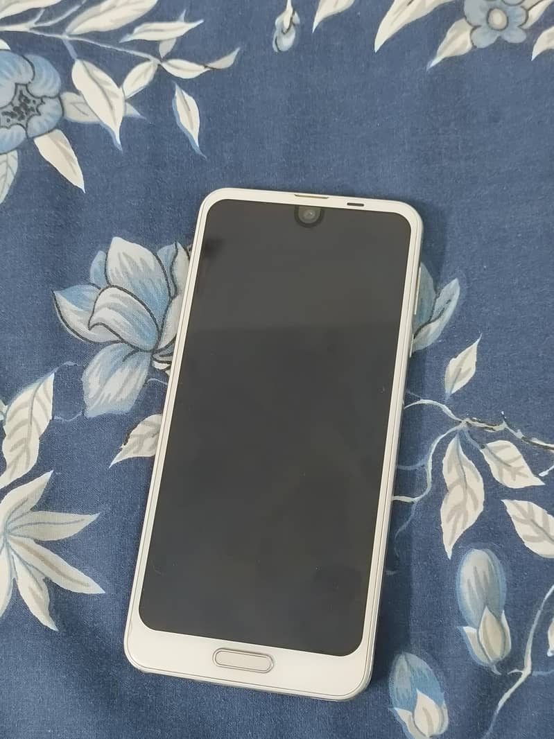 Sharp Aquos R2 0