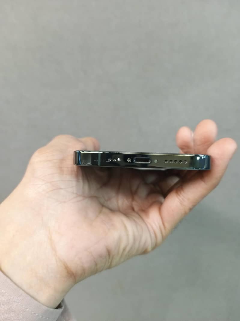 Apple iPhone 13 Pro 4