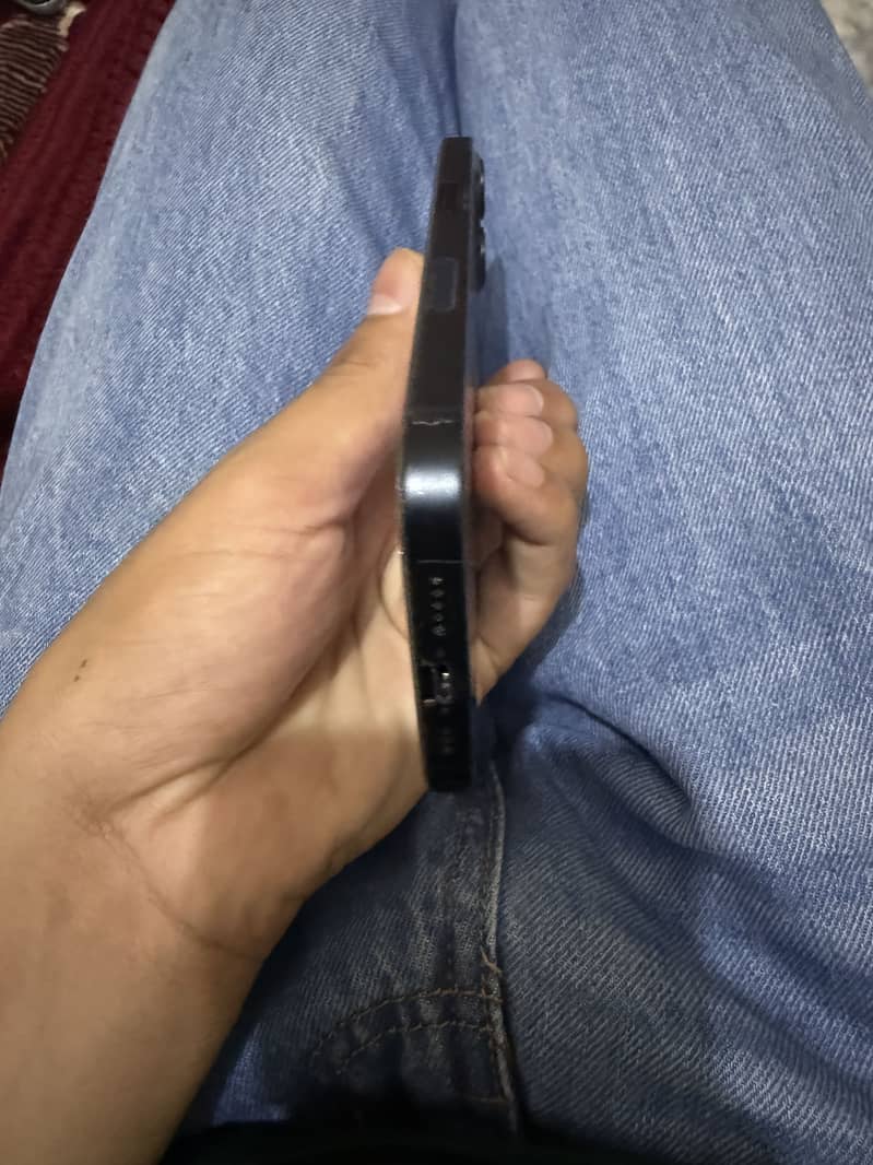 Apple iPhone 13 2