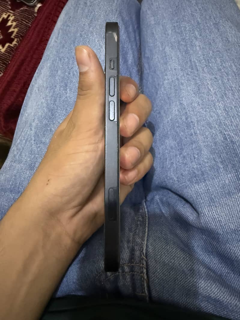 Apple iPhone 13 5