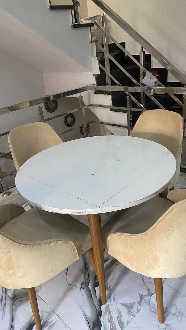 Round Dining Table Set – 4 Chairs 1