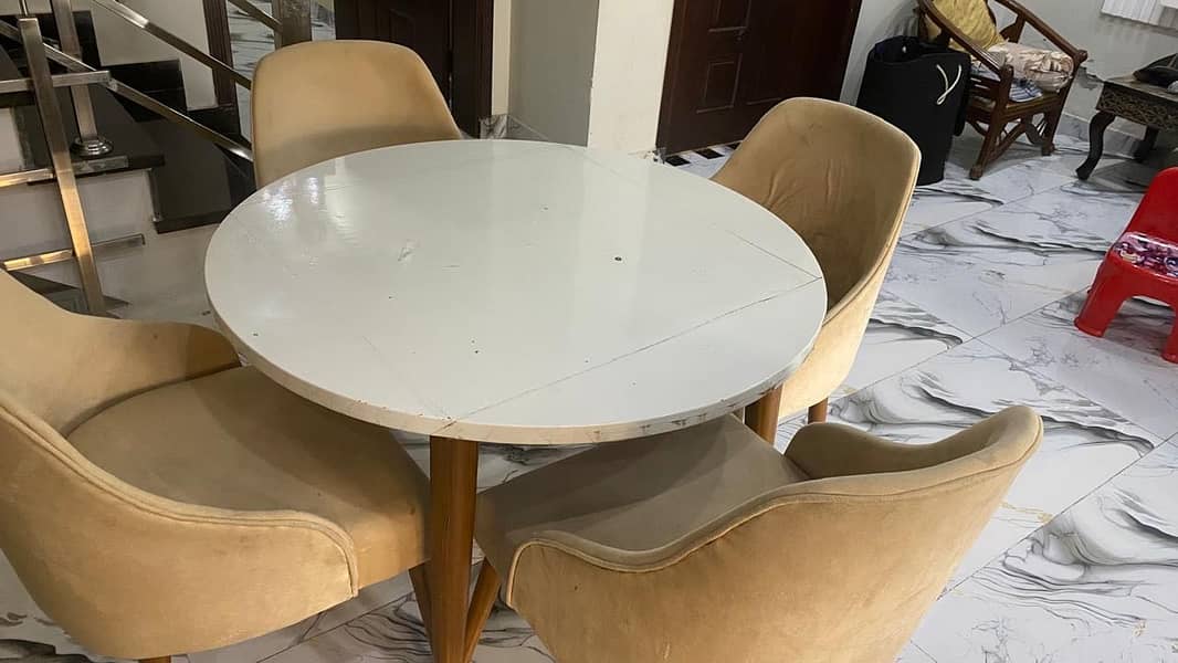 Round Dining Table Set – 4 Chairs 4