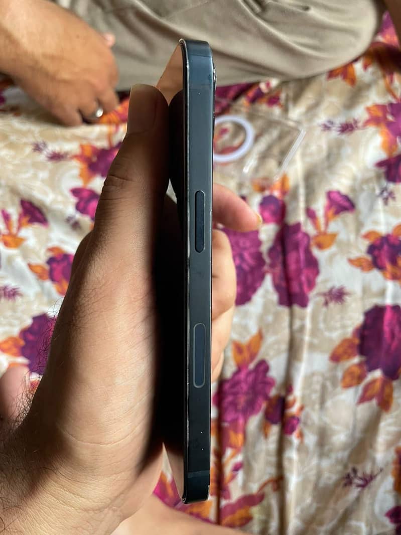 Apple iPhone 13 3