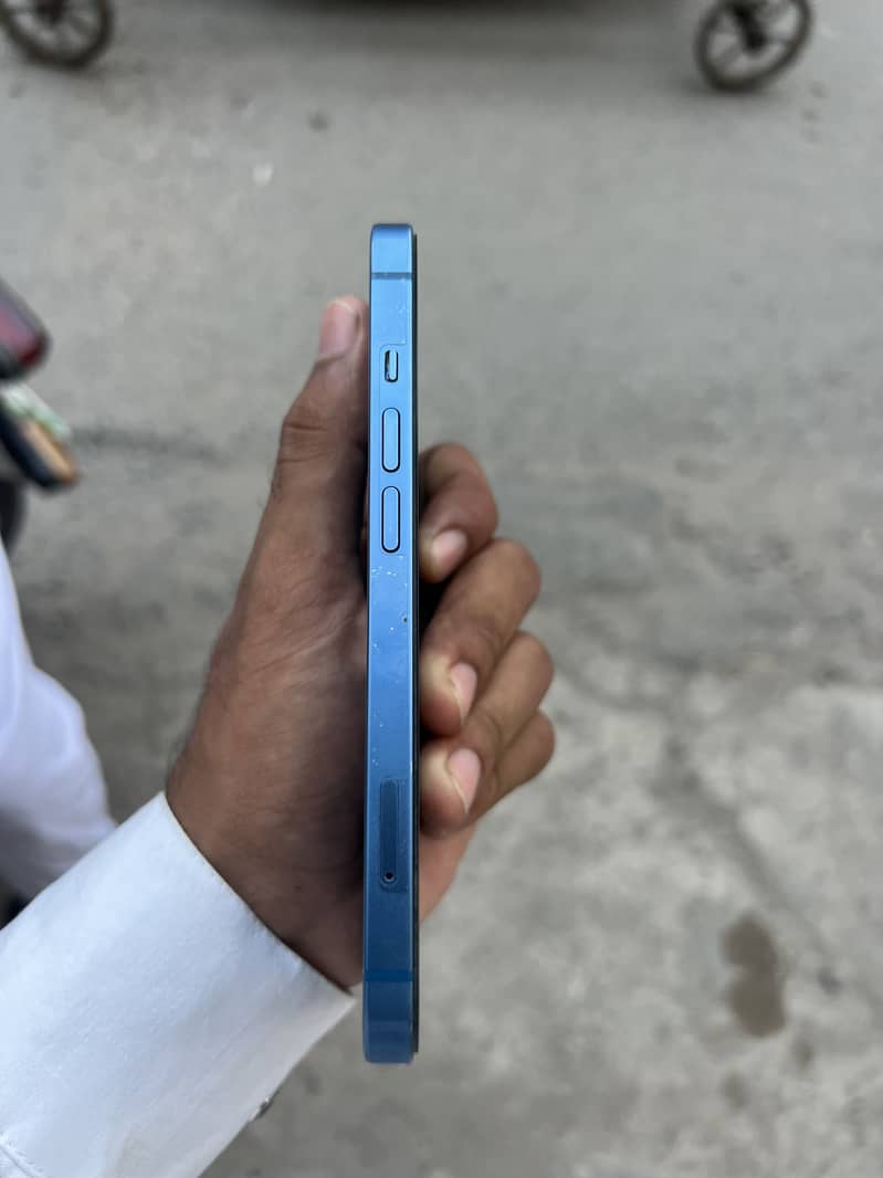 Apple iPhone 13 4