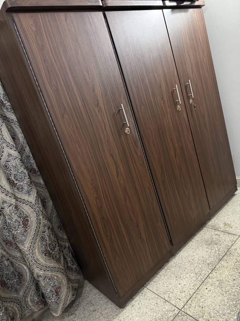 Almari 1