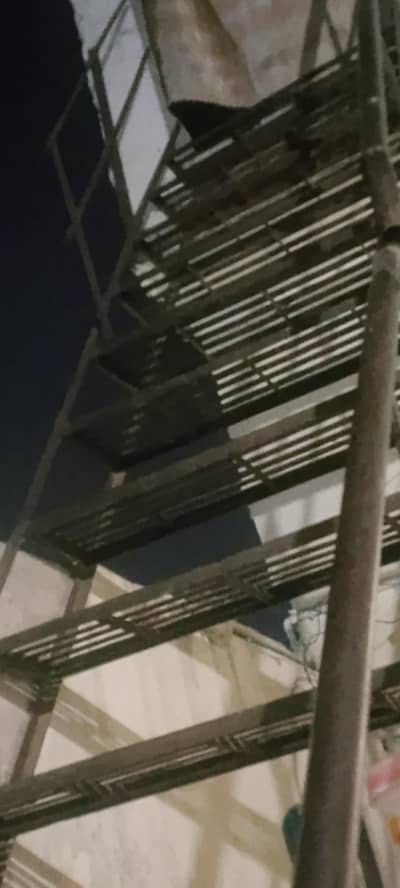 Metal ladder