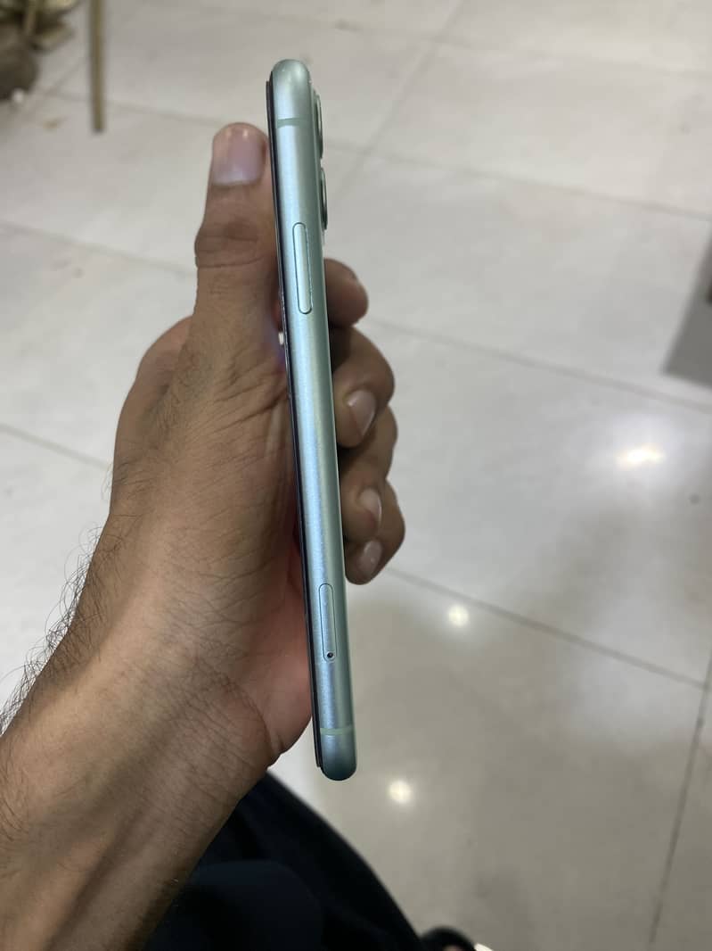 Apple iPhone 11 4