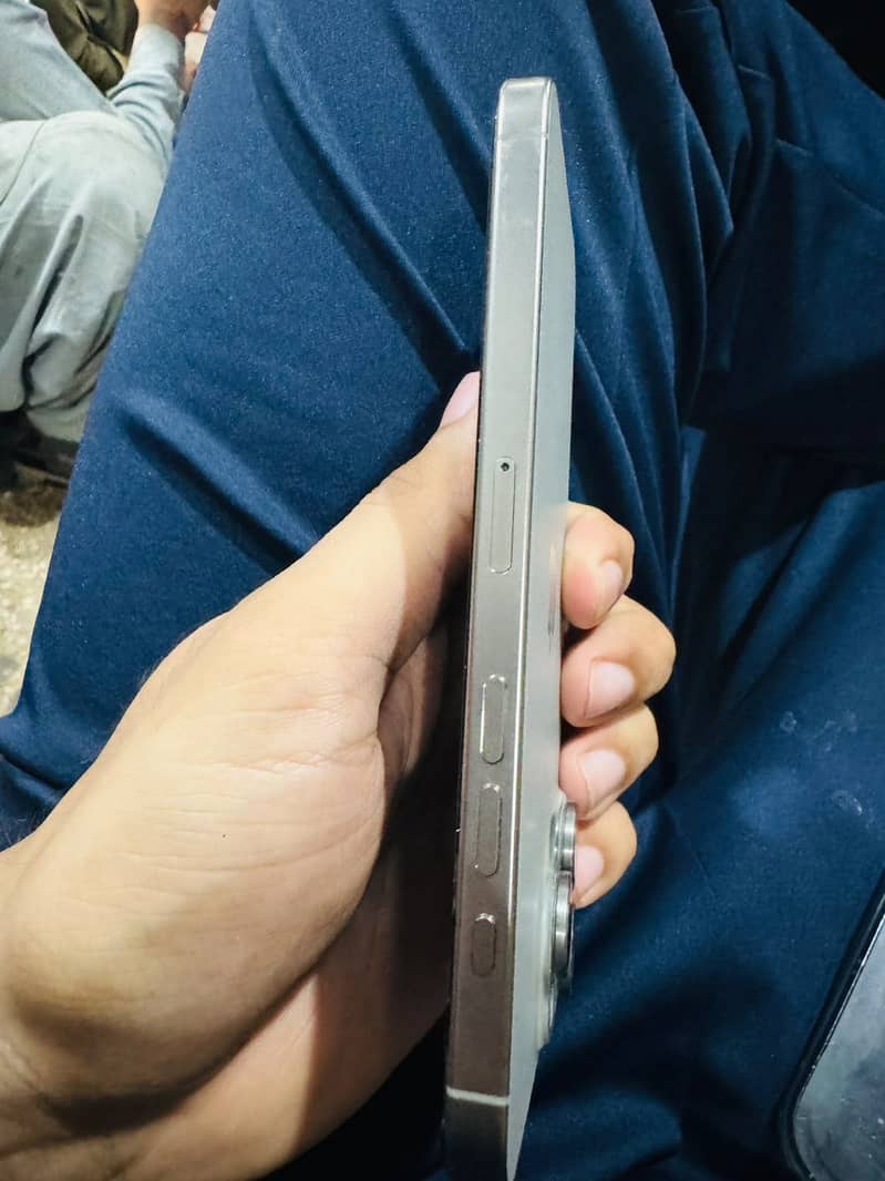 Apple iPhone 16 Pro Max 5