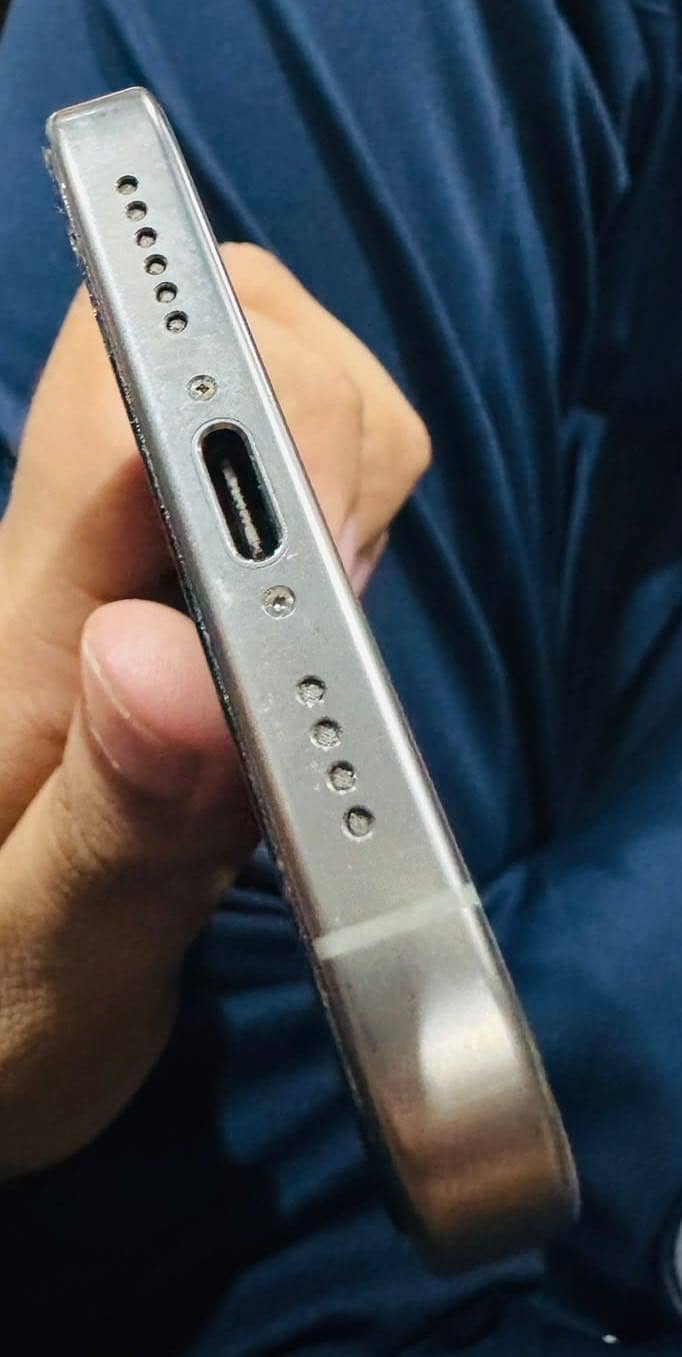 Apple iPhone 16 Pro Max 6